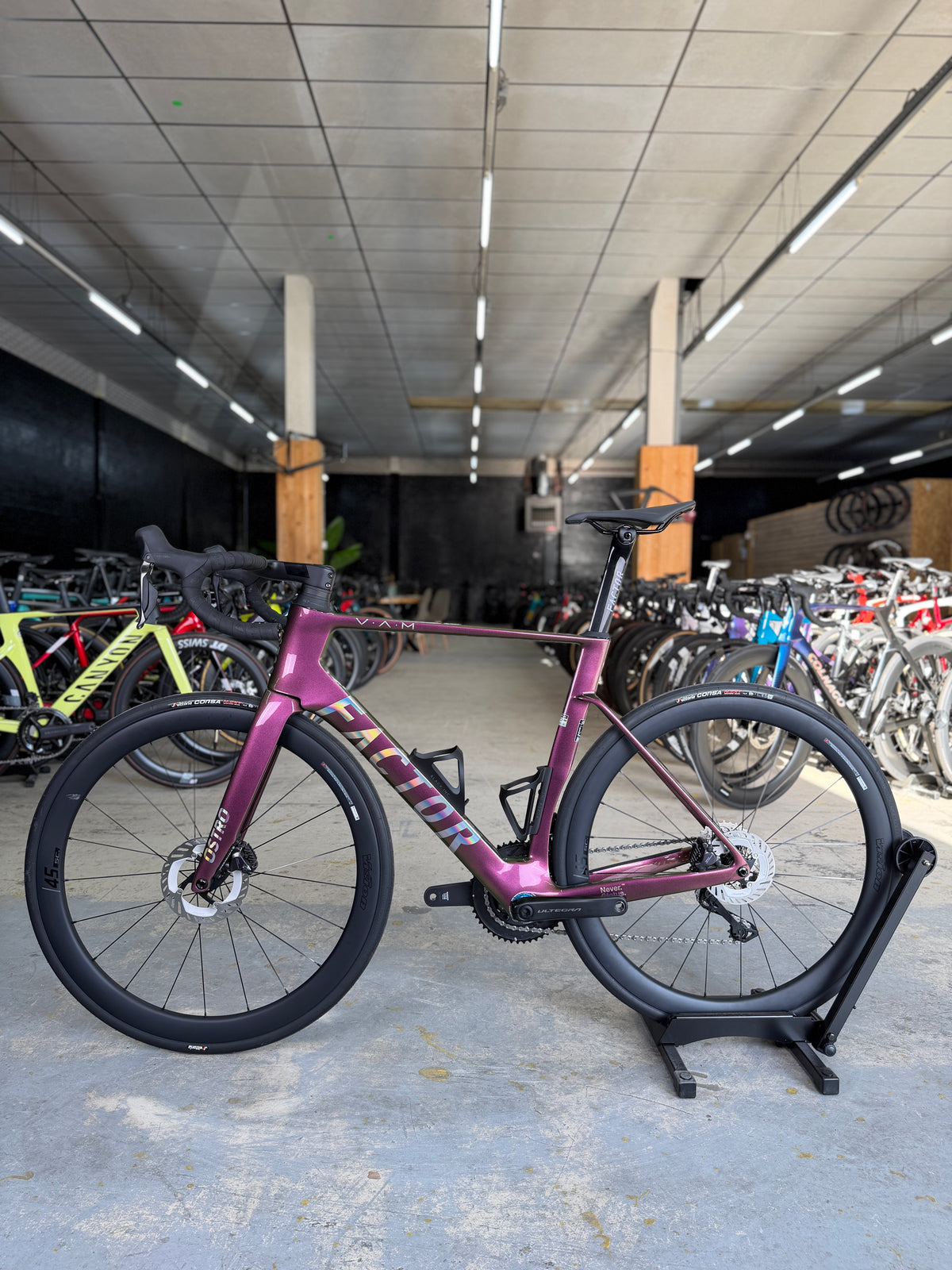 NIEUW Factor Ostro VAM Di2 Carbon Racefiets