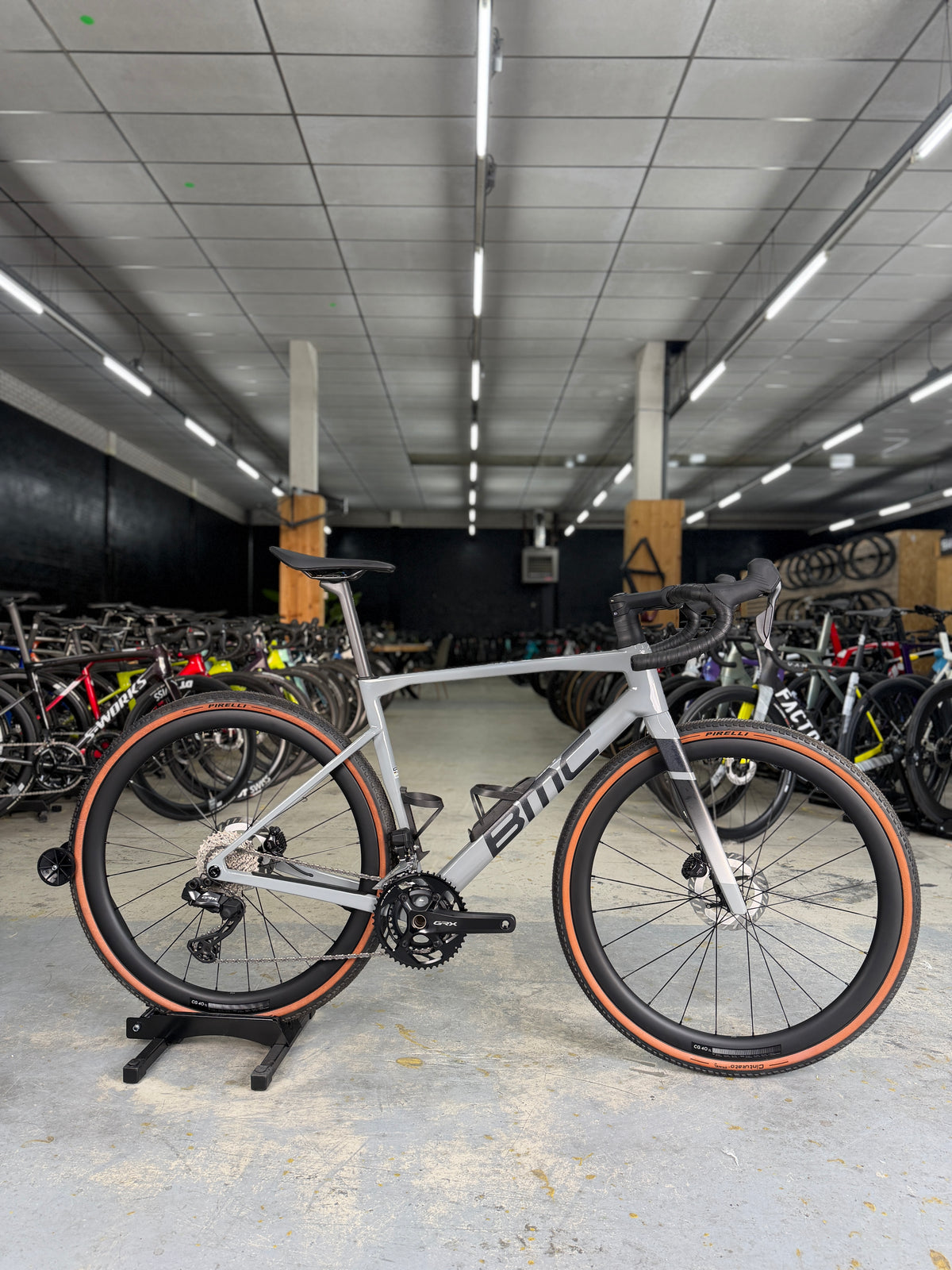 NIEUW BMC Kaius 01 THREE Di2 Gravel Fiets