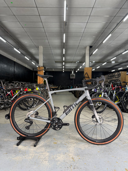 NIEUW BMC Kaius 01 THREE Di2 Gravel Fiets