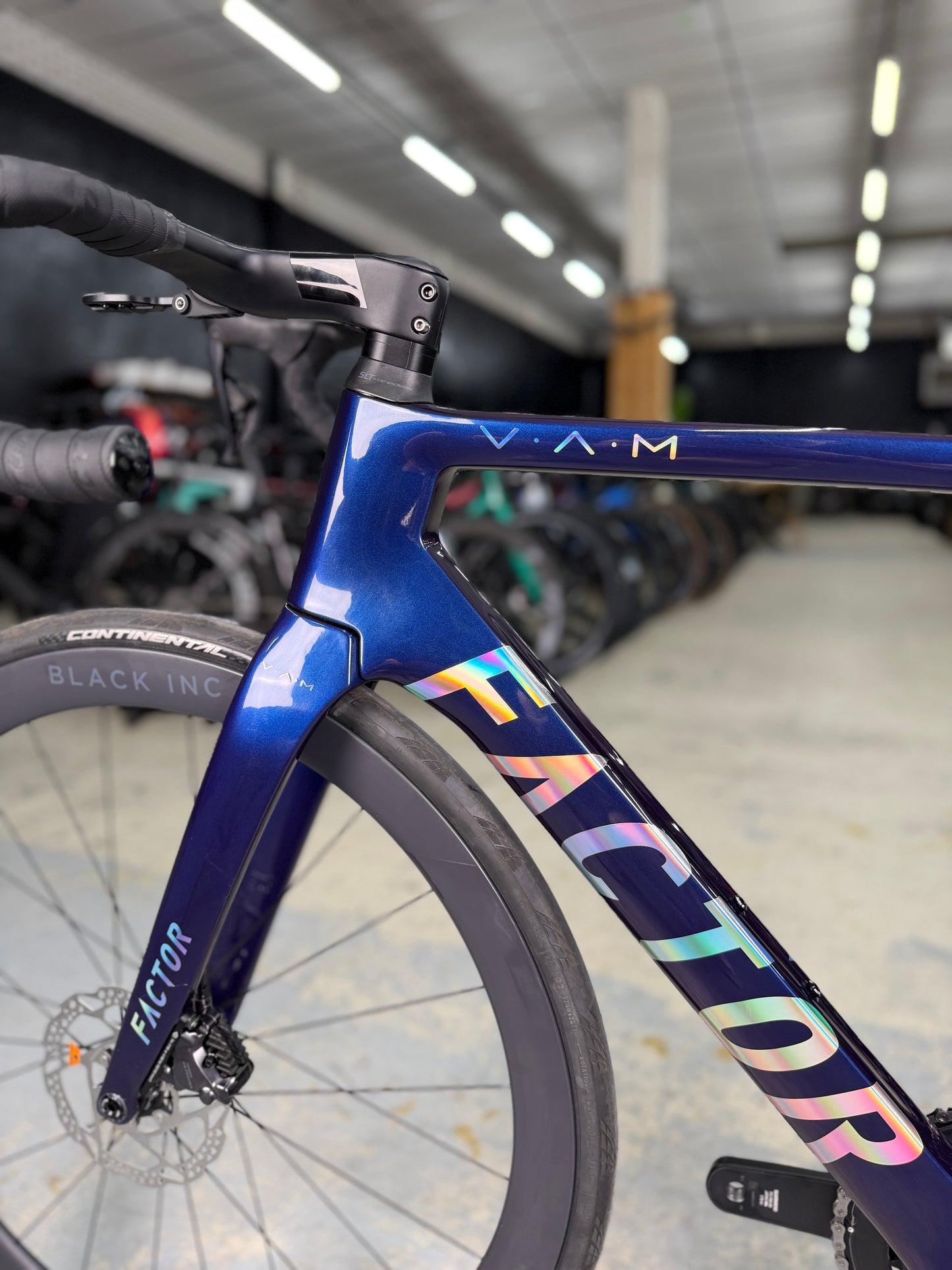 NIEUW Factor Ostro VAM Di2 Carbon Racefiets