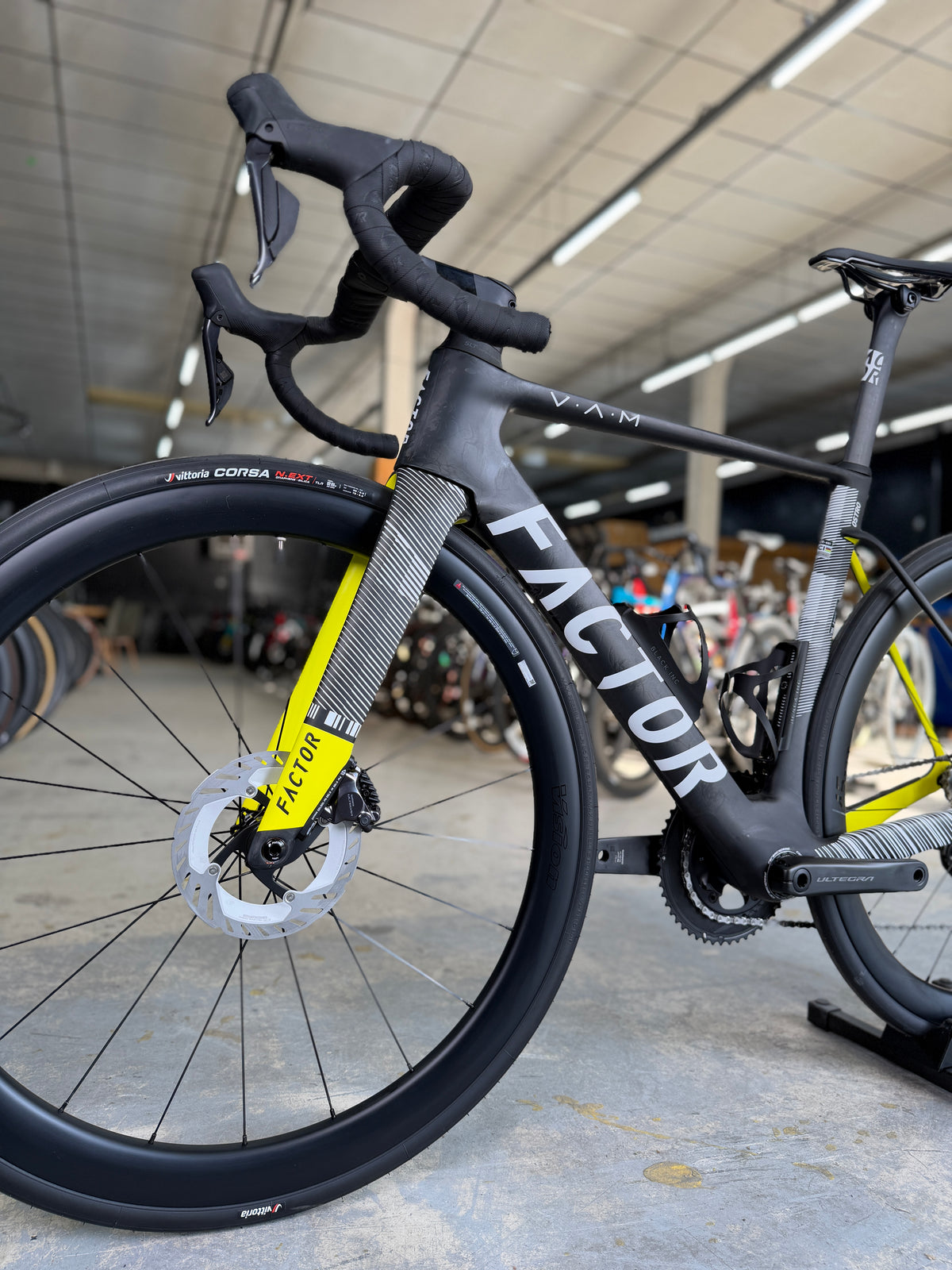 NIEUW Factor Ostro VAM Di2 Carbon Racefiets