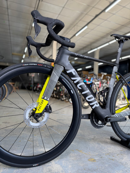 NIEUW Factor Ostro VAM Di2 Carbon Racefiets