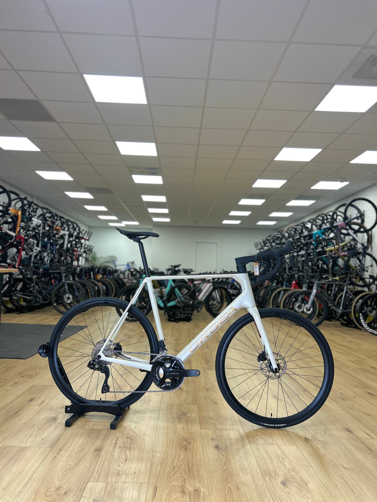 0km Showroom Model Orbea Orca M30iTEAM Di2 Carbon Racefiets