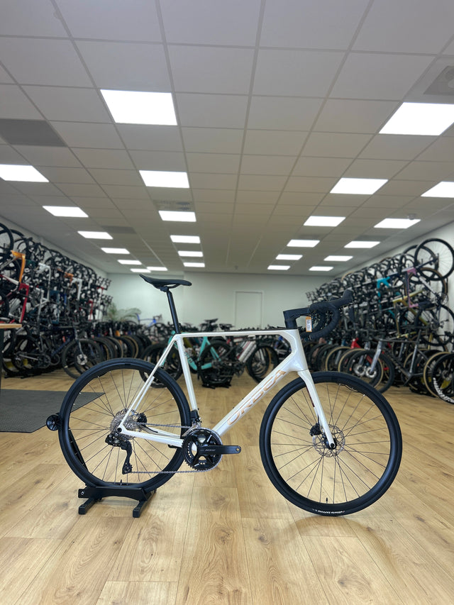 0km Showroom Model Orbea Orca M30iTEAM Di2 Carbon Racefiets