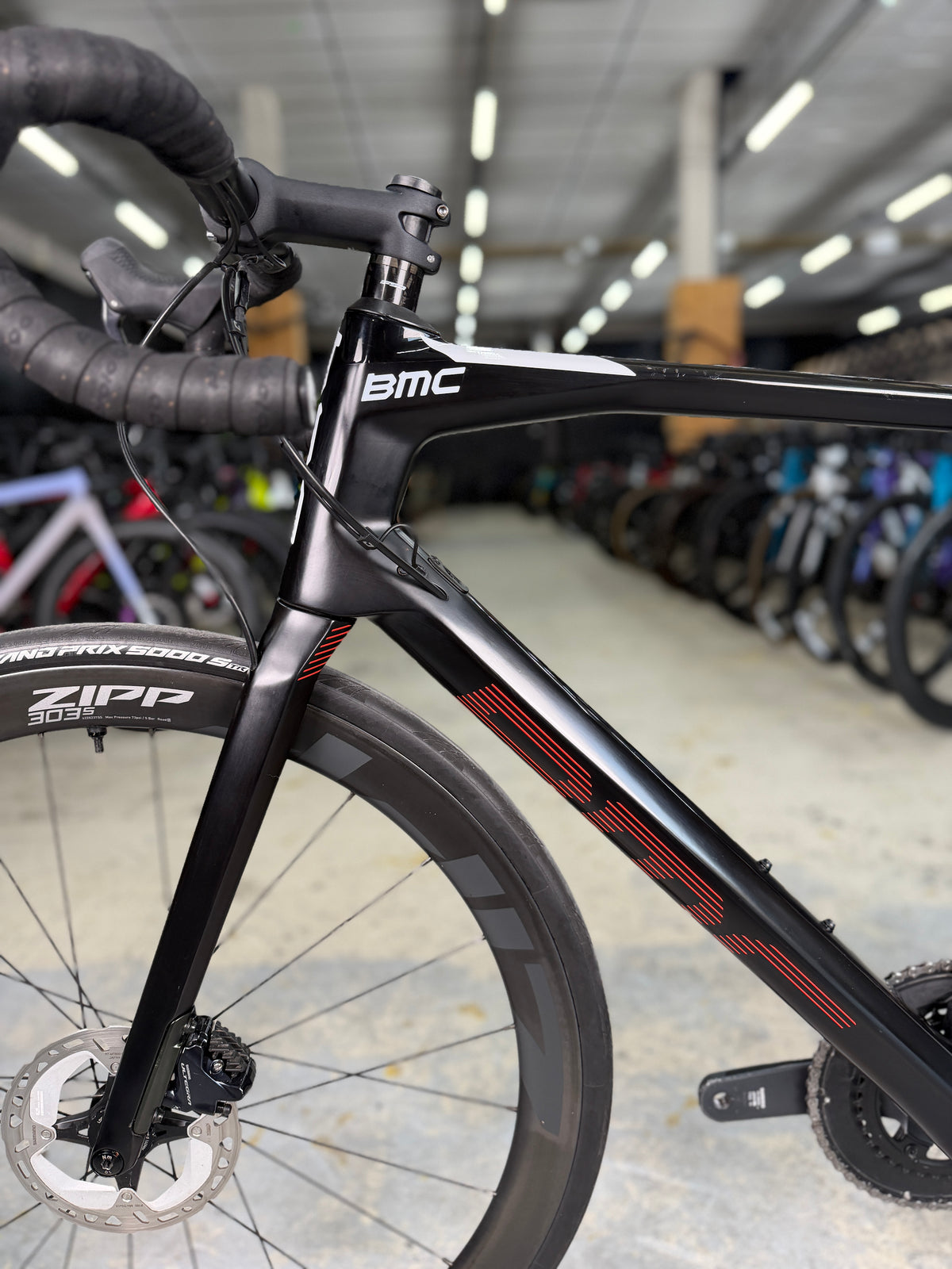 BMC Roadmachine 02 ONE Di2 Carbon Racefiets