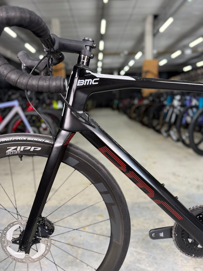 BMC Roadmachine 02 ONE Di2 Carbon Racefiets