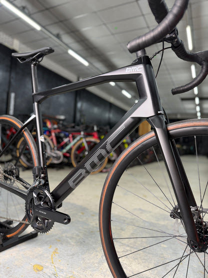 NIEUW BMC Roadmachine Five Di2 Carbon Racefiets