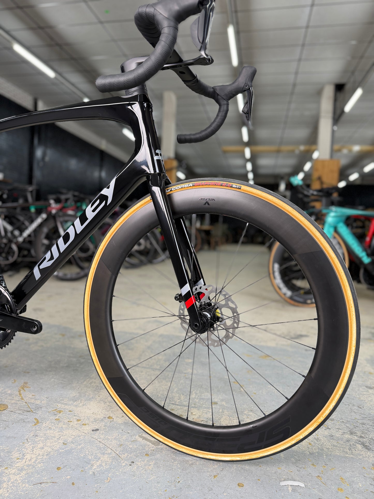 SHOWROOM Ridley Fenix SLiC Di2 Carbon Racefiets