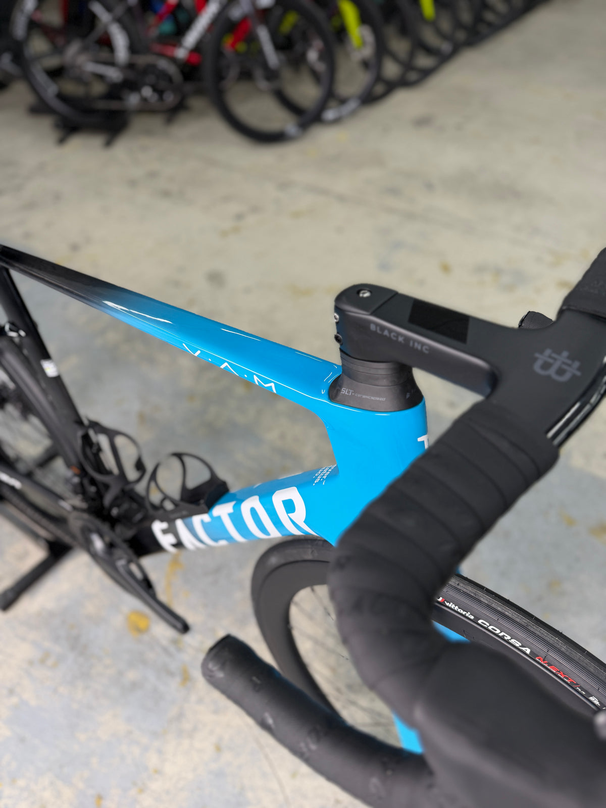 NIEUW Factor Ostro VAM Di2 Carbon Racefiets