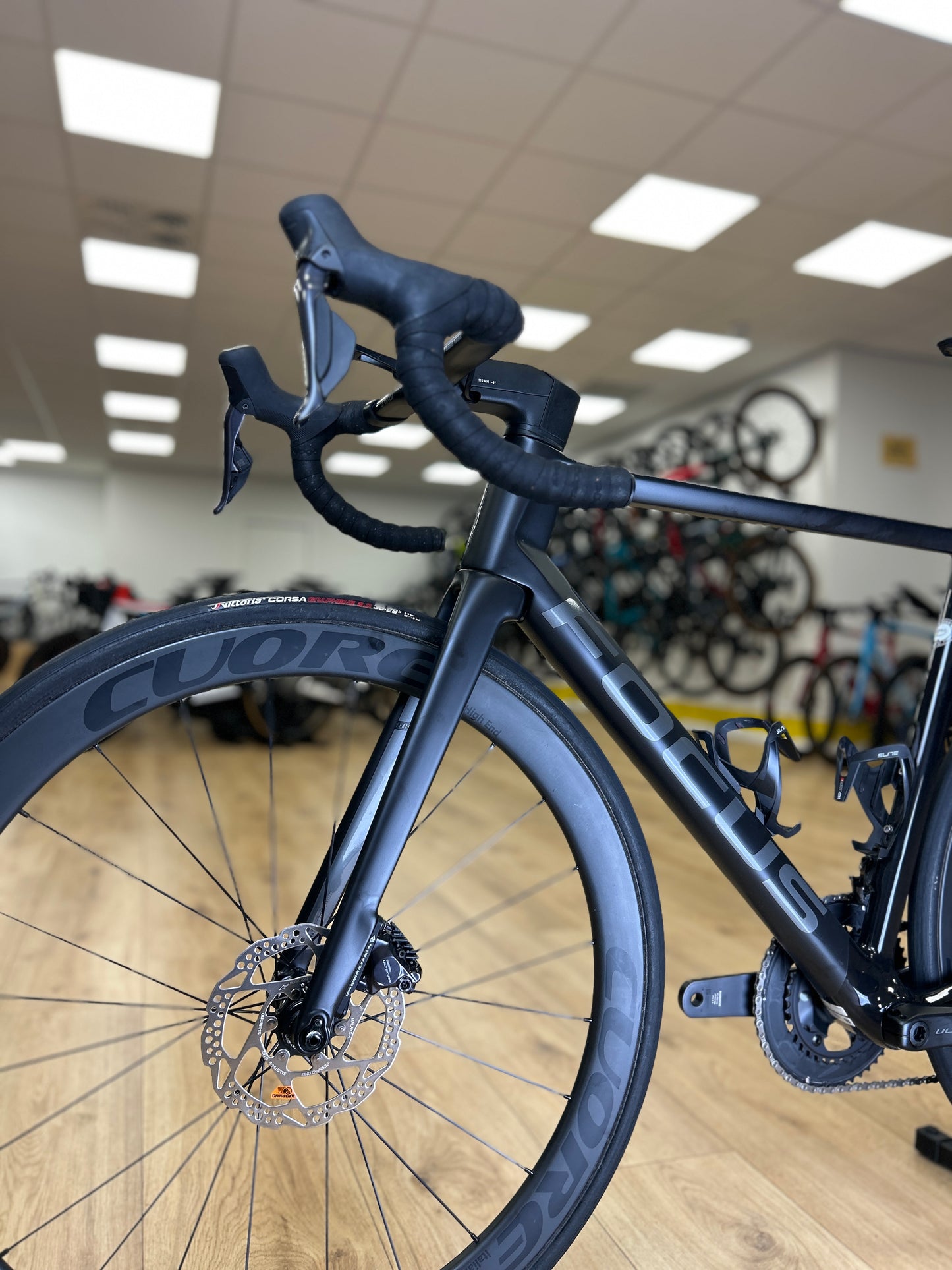 Focus Izalco Max 9.8 Di2 Carbon Racefiets