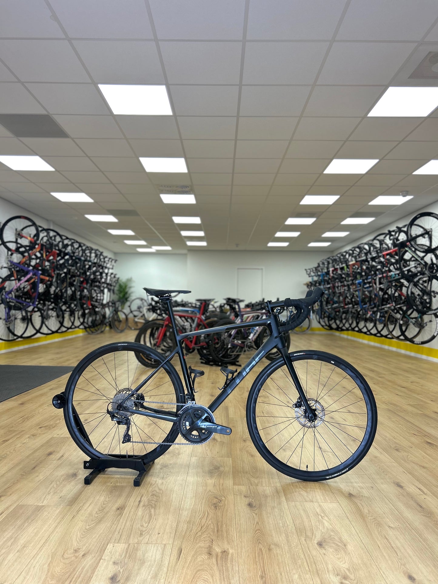 Cube Attain Ultegra Carbon Disc Racefiets