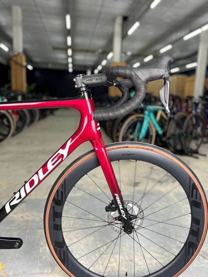 Showroom model Ridley Helium SLX Di2 Carbon Race Bike
