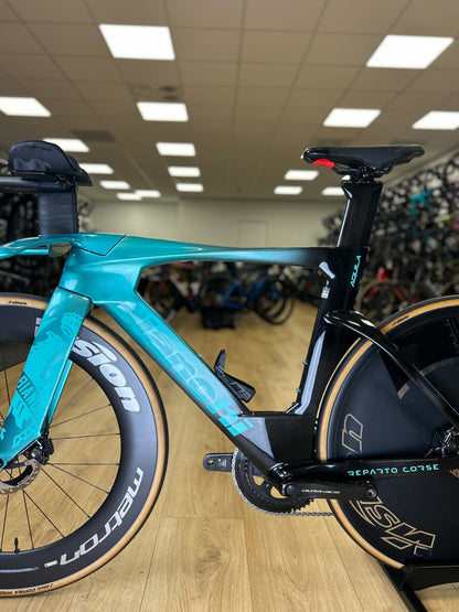 Bianchi Aquila RC Disc Di2 Carbon Racefiets
