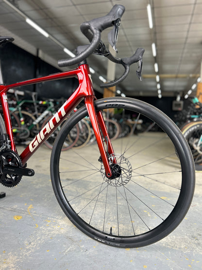 Showroom Model Giant TCR Advanced 1 Di2 Carbon Road Bike