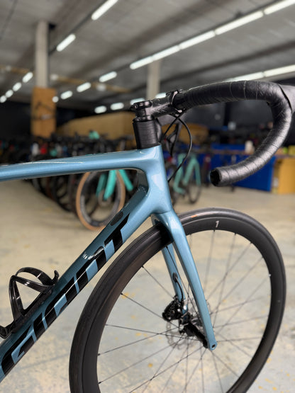 Giant TCR Advanced Pro Di2 Carbon Road Bike