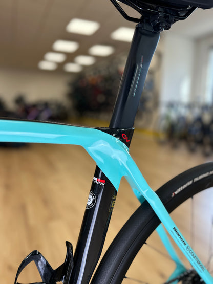 Bianchi Oltre Xr3 Di2 Disc Carbon Racefiets