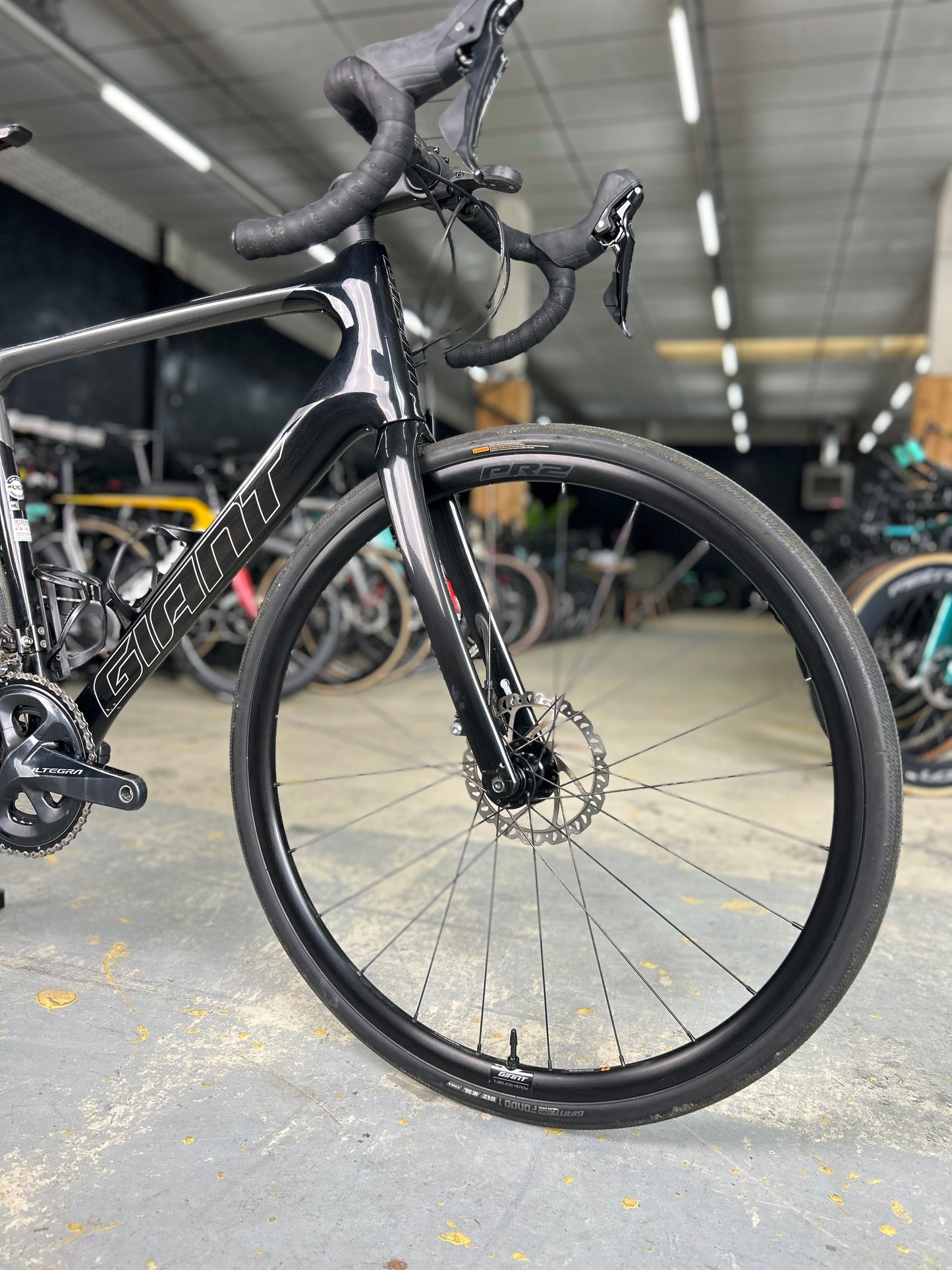 Giant Defy Advanced 2 Carbon Road Bike