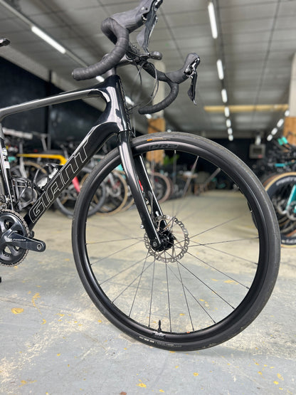 Giant Defy Advanced 2 Carbon Road Bike