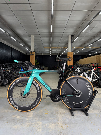 Bianchi Aquila RC Disc Di2 Carbon Racefiets