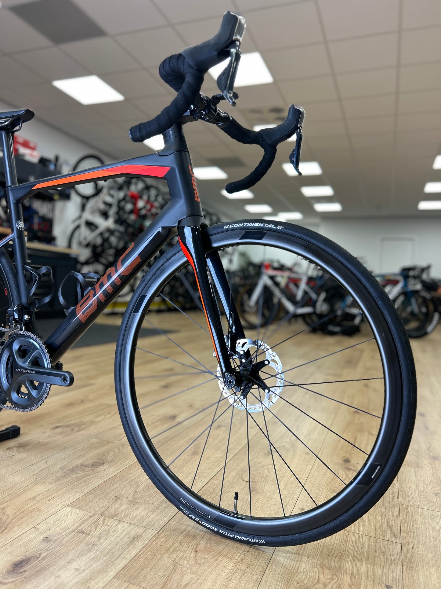 1000 km BMC Roadmachine 01 Di2 Carbon Racefiets