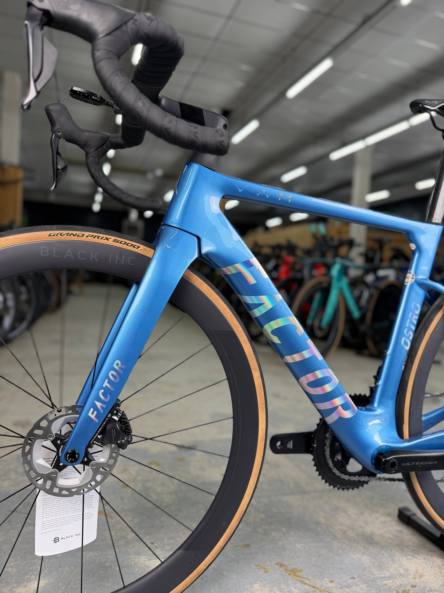 NIEUW Factor Ostro VAM Di2 Carbon Racefiets