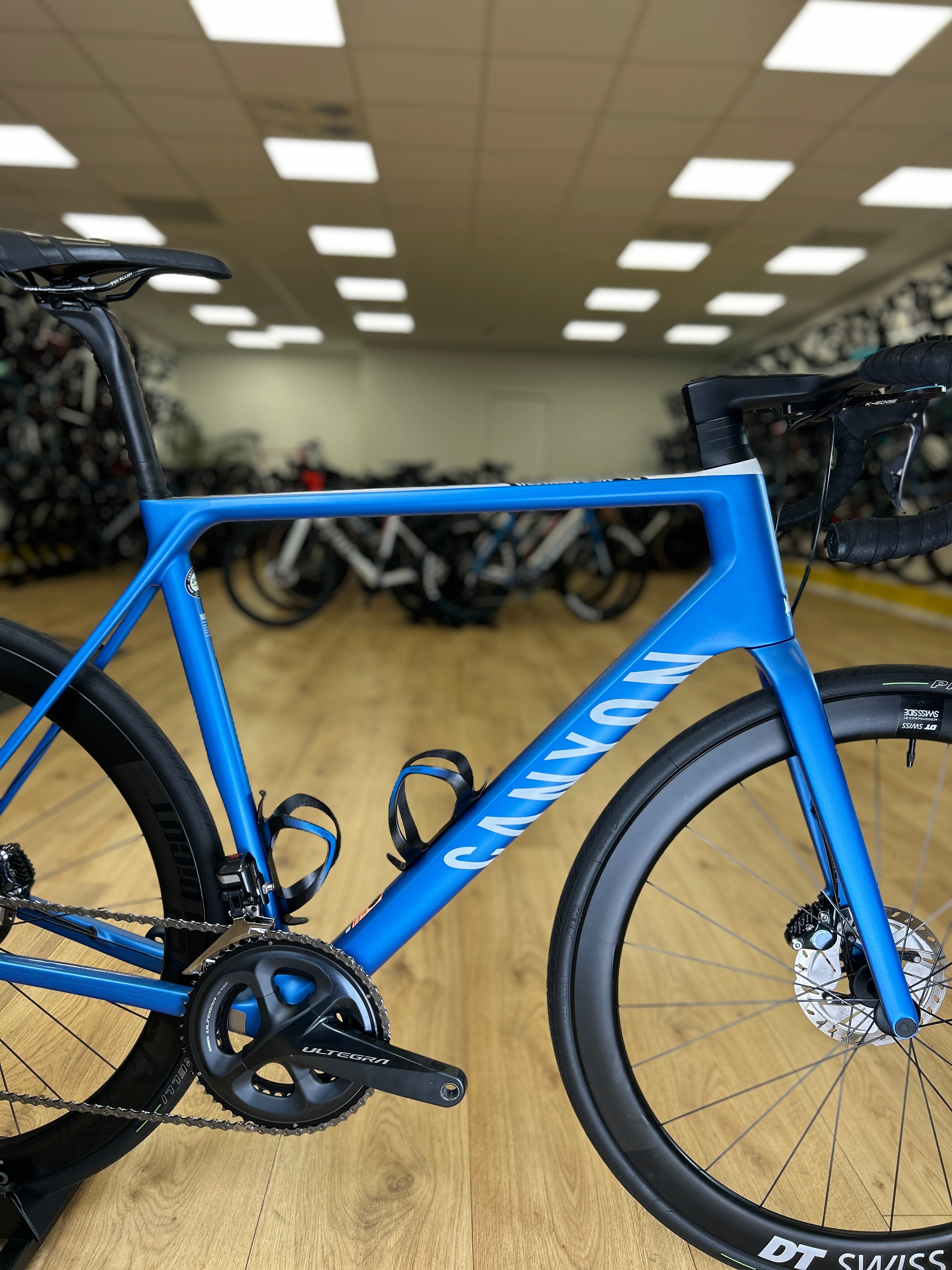 Canyon Ultimate CF SL Disc Di2 Carbon Racefiets – Racefiets013