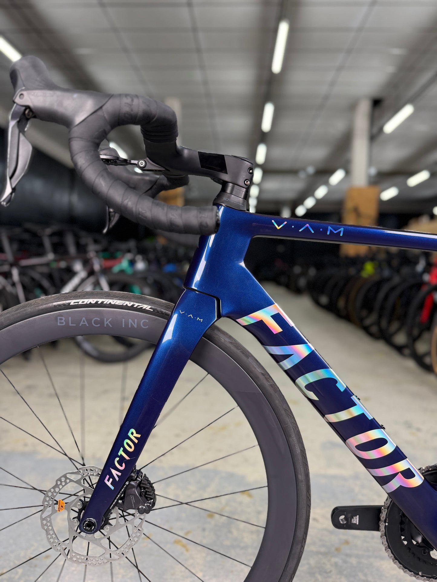 NIEUW Factor Ostro VAM Di2 Carbon Racefiets
