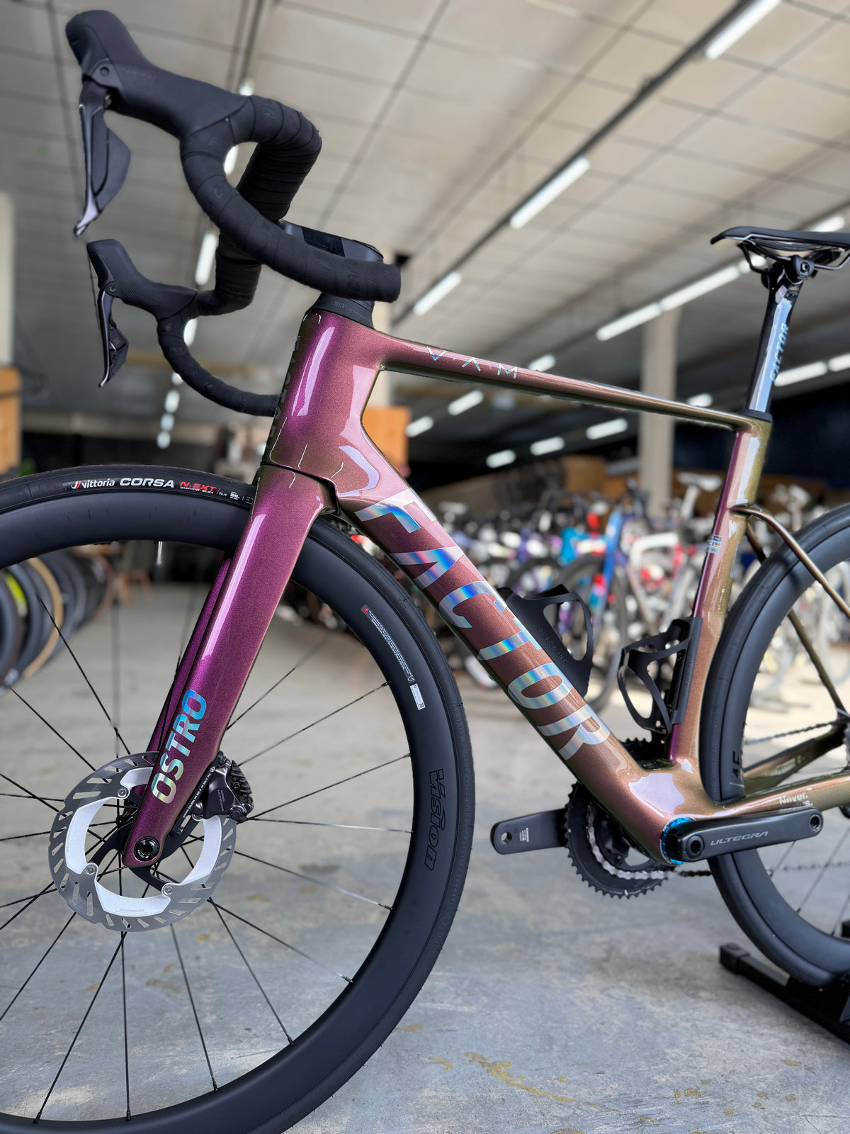 NIEUW Factor Ostro VAM Di2 Carbon Racefiets