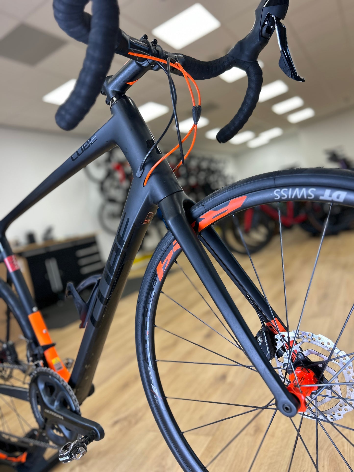 Cube Attain Ultegra Carbon Disc Racefiets