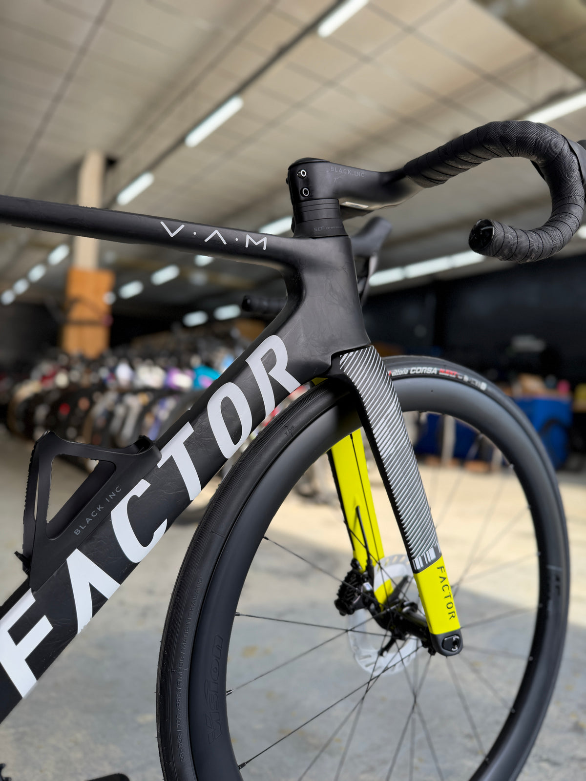 NIEUW Factor Ostro VAM Di2 Carbon Racefiets