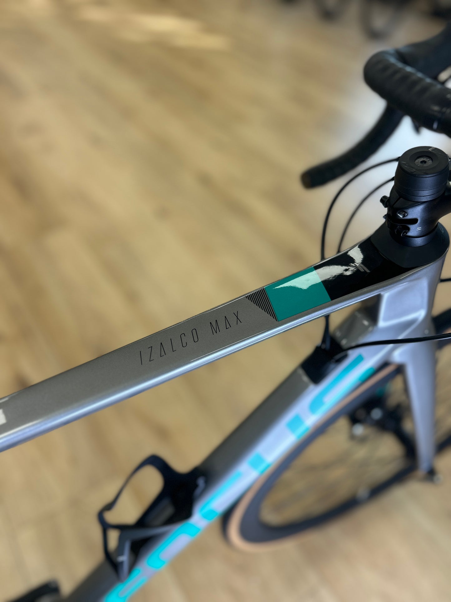 1000km Focus Izalco Max 8.7 Carbon Racefiets