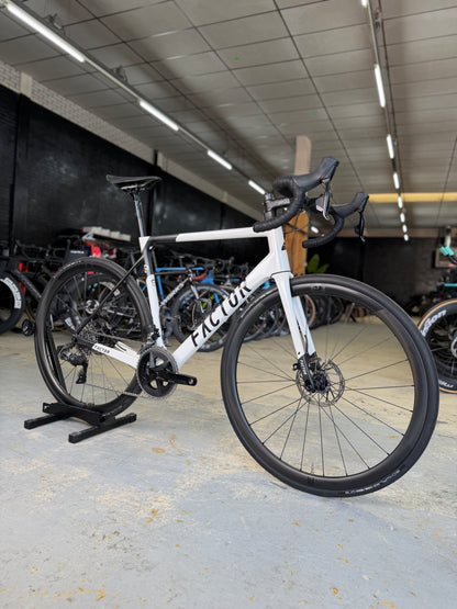 Factor O2 AXS Carbon Racefiets