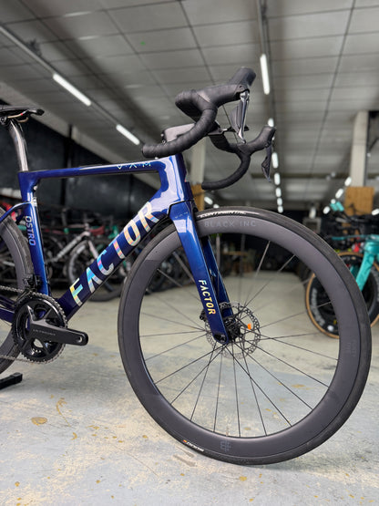 NIEUW Factor Ostro VAM Di2 Carbon Racefiets