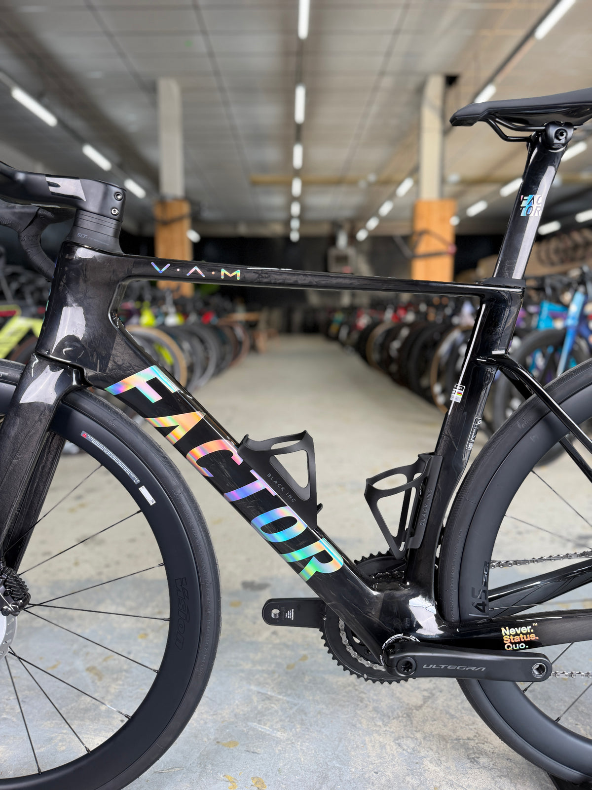 NIEUW Factor Ostro VAM Di2 Carbon Racefiets