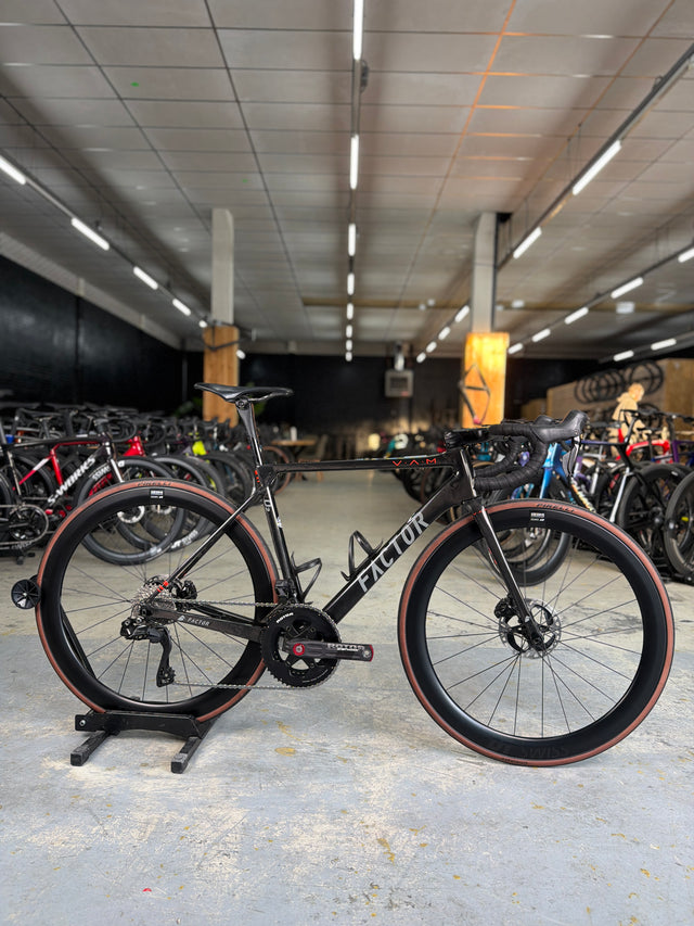 Factor O2 VAM Di2 Carbon Racefiets