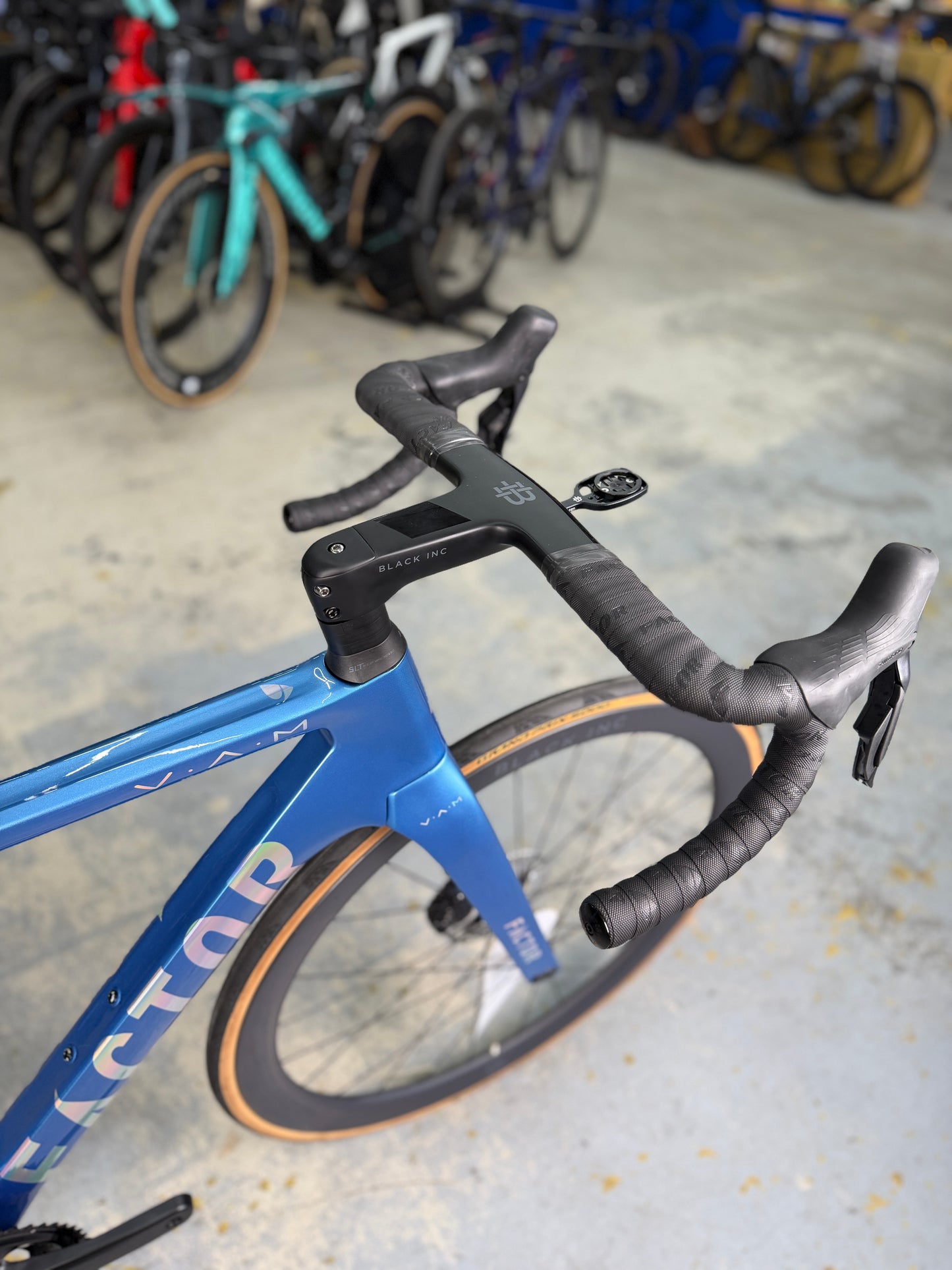 NIEUW Factor Ostro VAM Di2 Carbon Racefiets