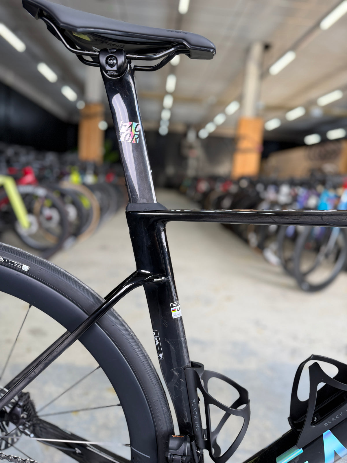 NIEUW Factor Ostro VAM Di2 Carbon Racefiets