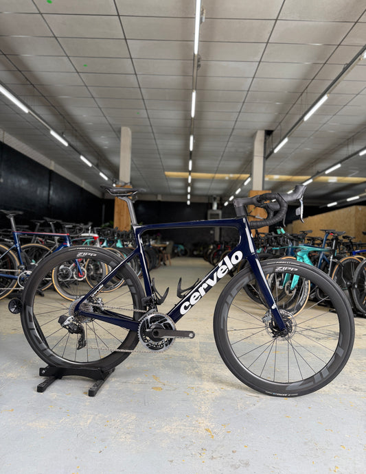 Cervélo Caledonia-5 Red eTap Carbon Racefiets