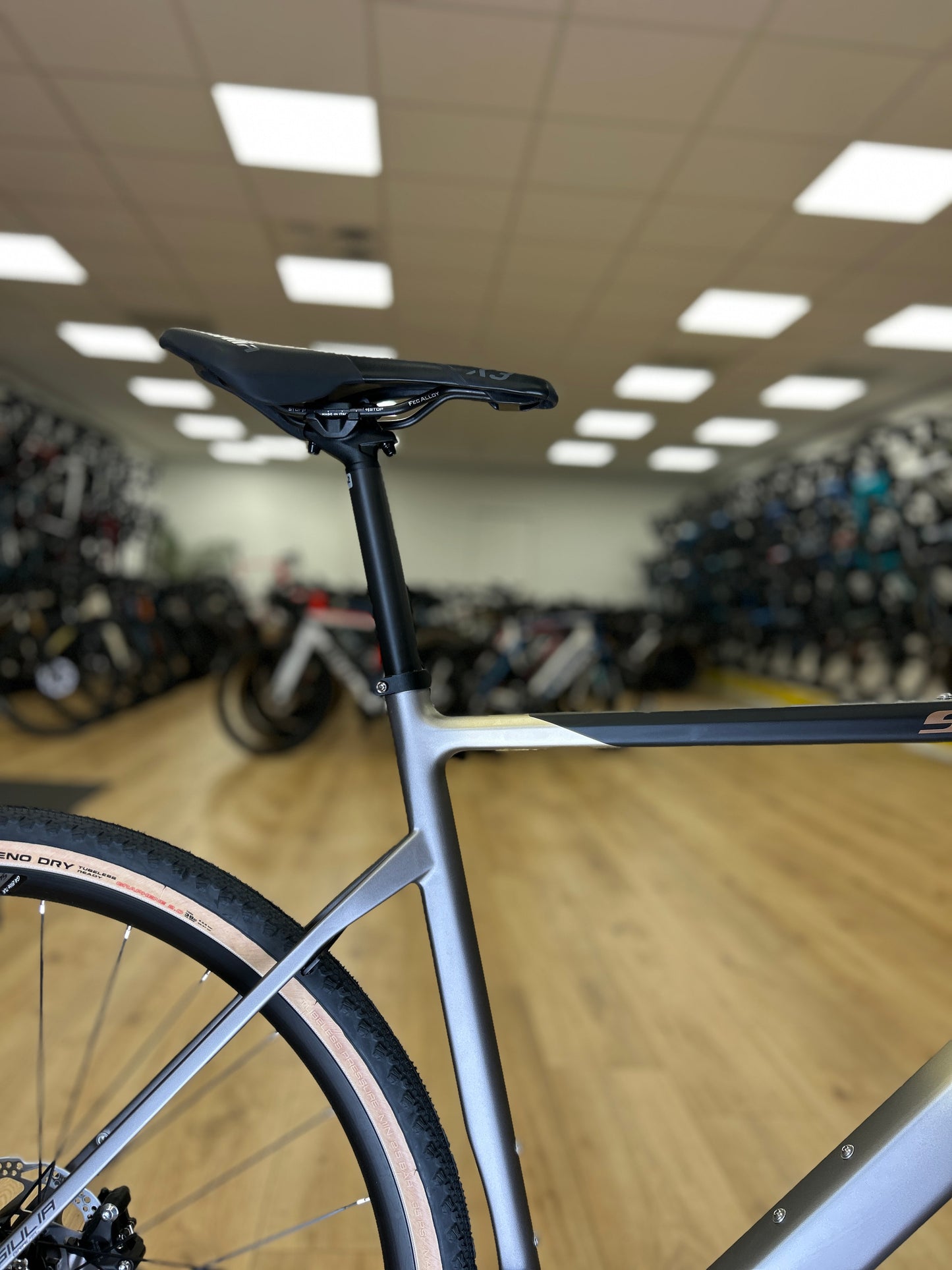 0km Showroom Model Sensa Giulia Elite Gravel