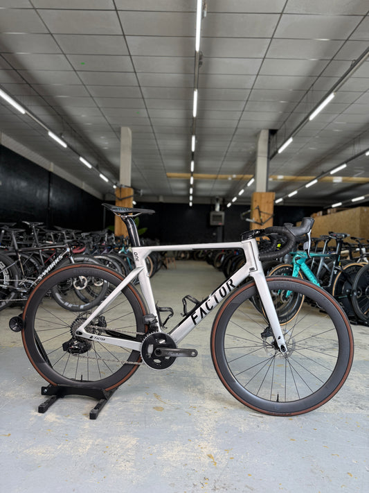 Factor ONE AXS Carbon Racefiets