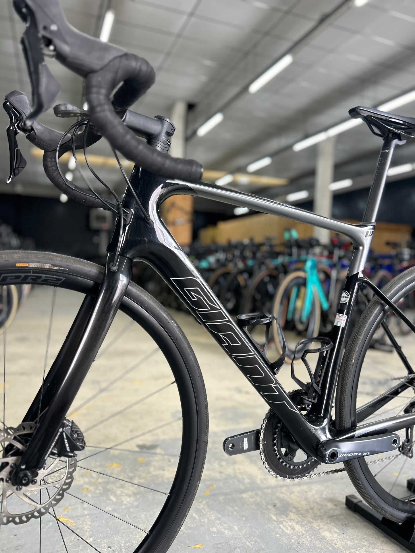 Giant Defy Advanced 2 Carbon Road Bike