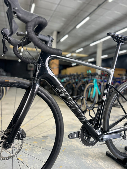 Giant Defy Advanced 2 Carbon Road Bike
