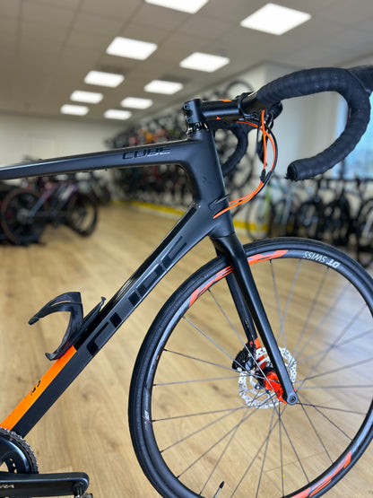 Cube Attain Ultegra Carbon Disc Racefiets