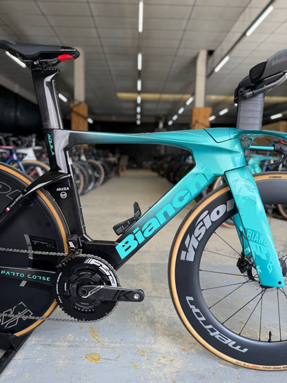 Bianchi Aquila RC Disc Di2 Carbon Road Bike