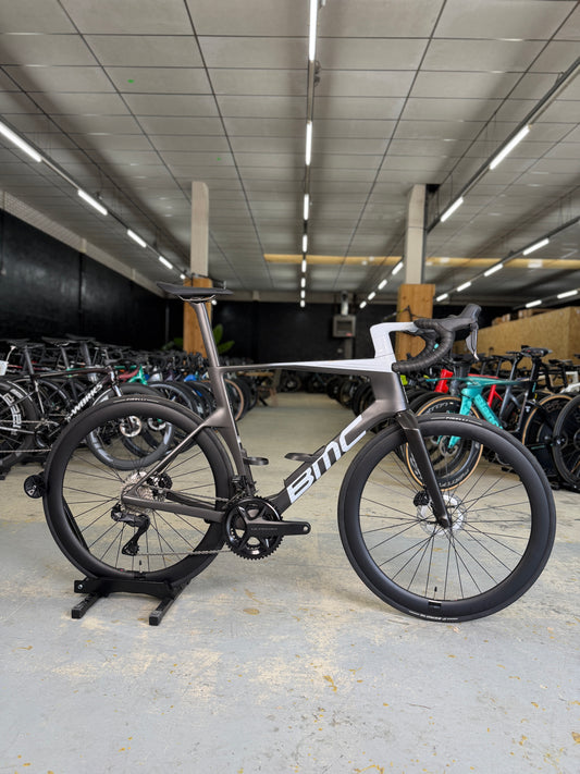 NIEUW BMC TeamMachine R01 LTD Di2 Carbon Racefiets