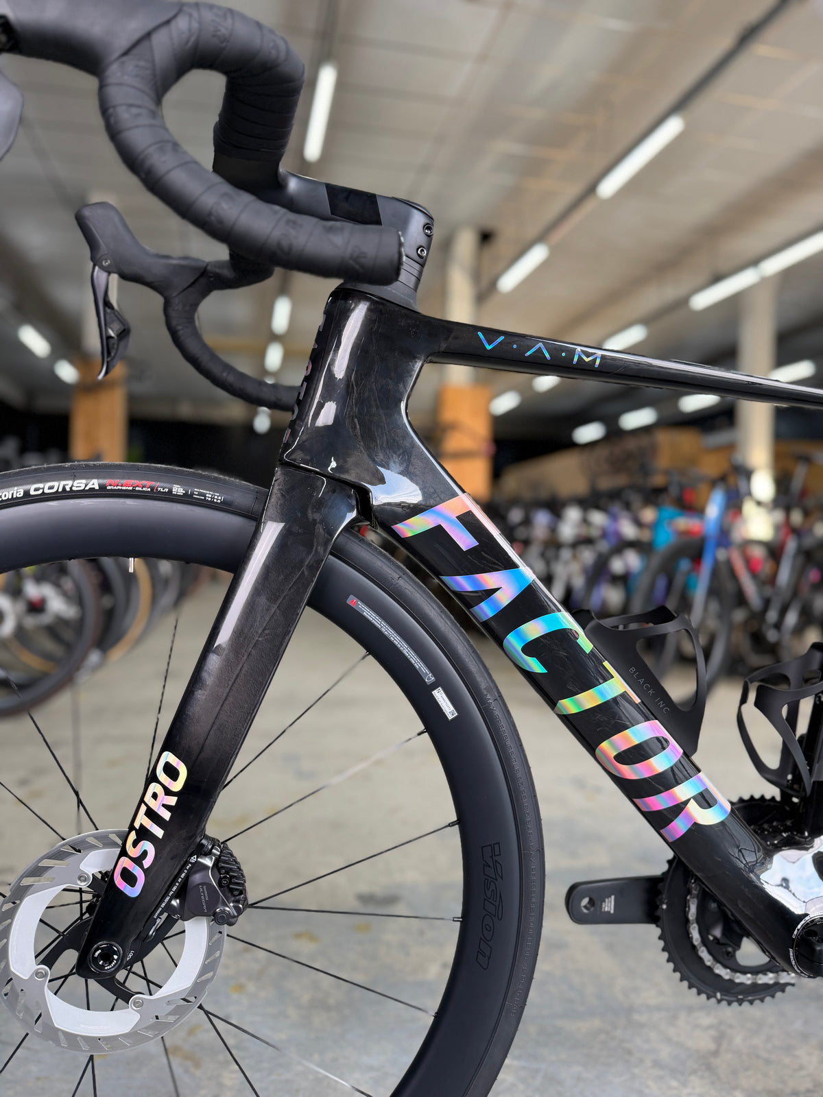 NIEUW Factor Ostro VAM Di2 Carbon Racefiets