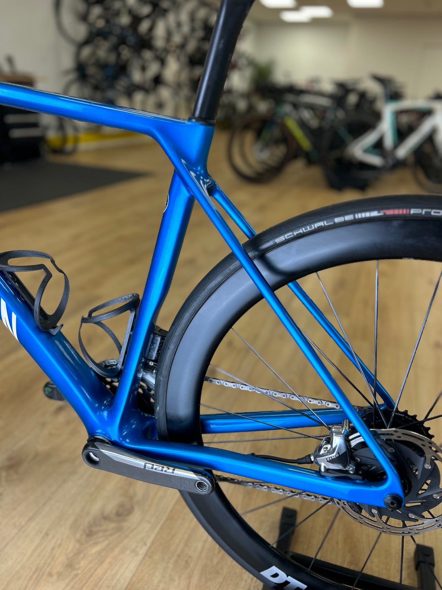 Canyon Ultimate eTap Red Carbon Disc Racefiets