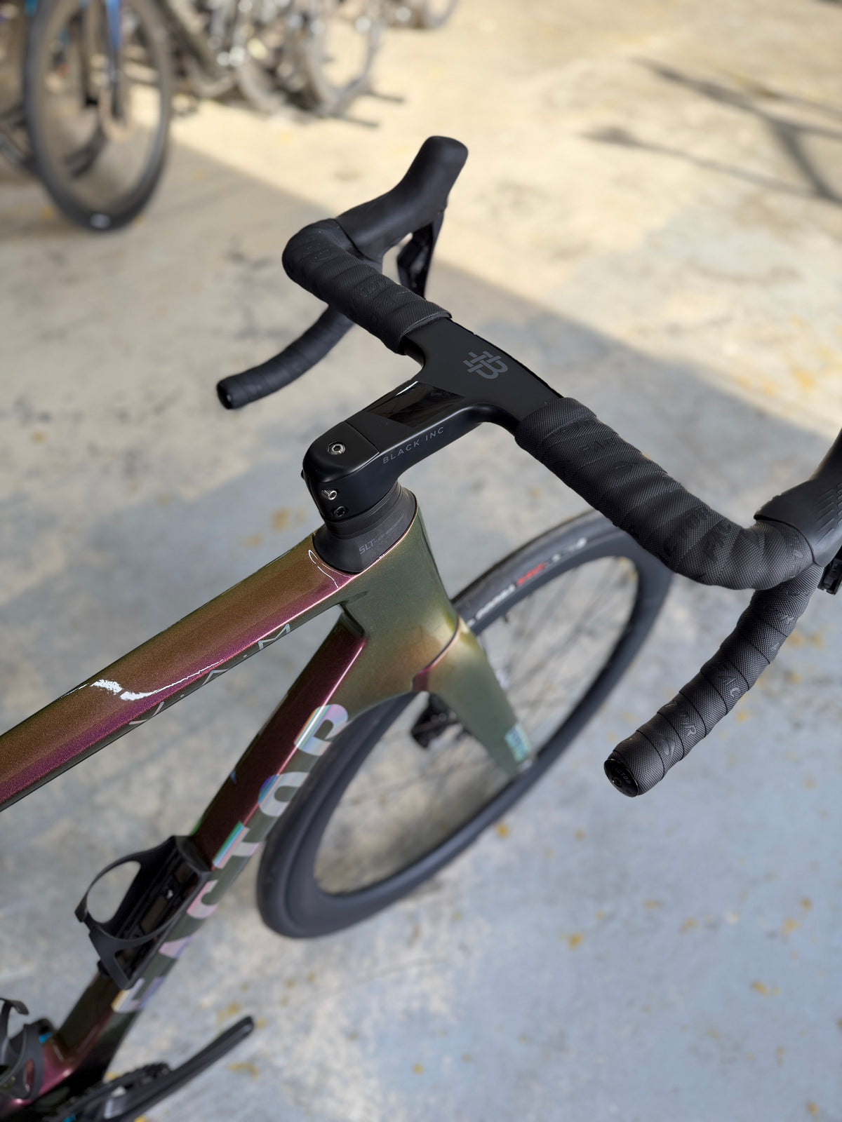 NIEUW Factor Ostro VAM Di2 Carbon Racefiets