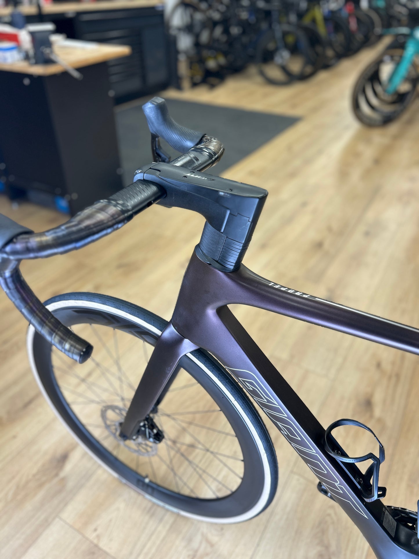 Giant Propel Advanced Pro 1 AXS Carbon Road Bike