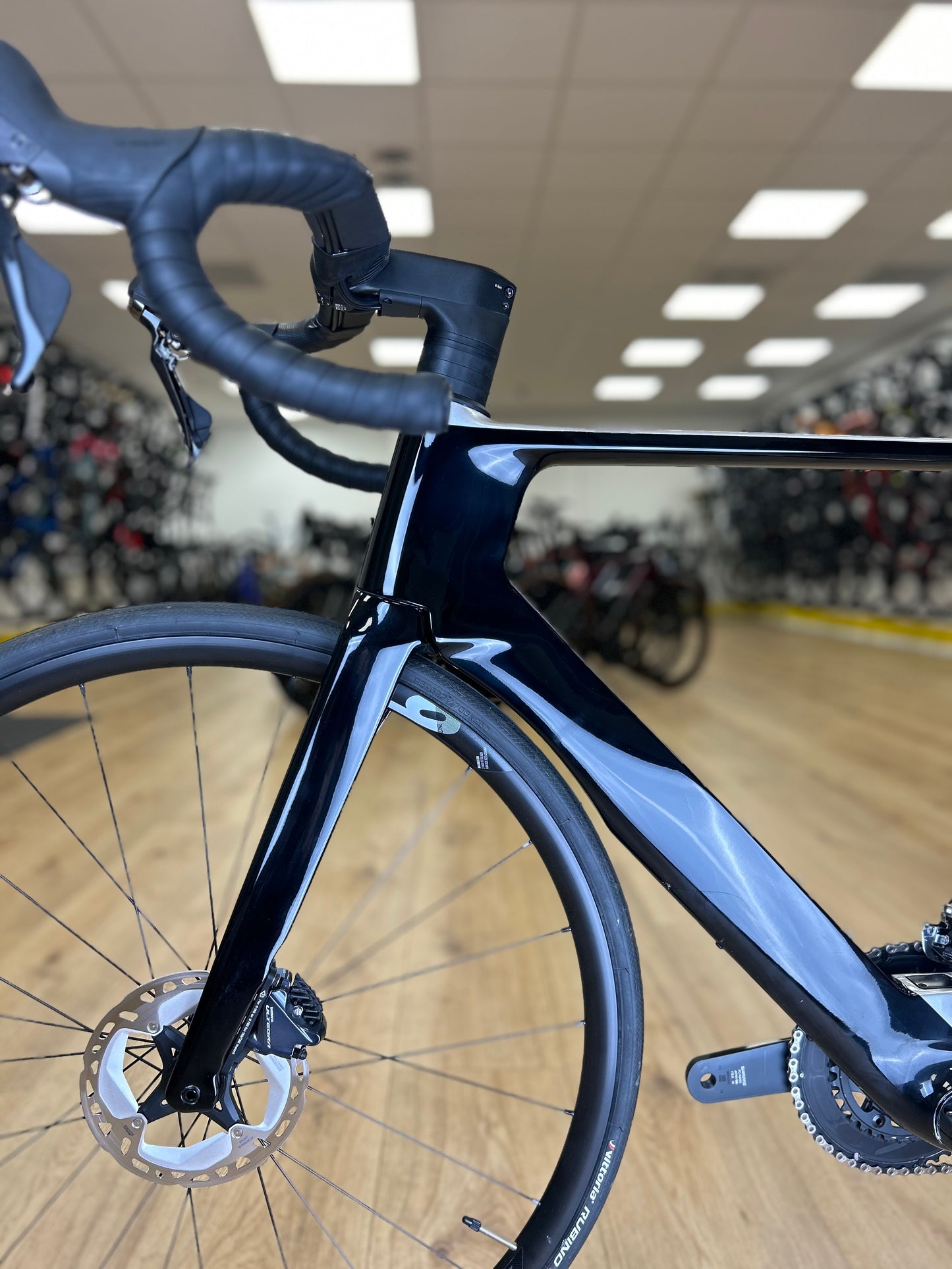 Showroom Orbea Orca Aero Carbon Disc Racefiets